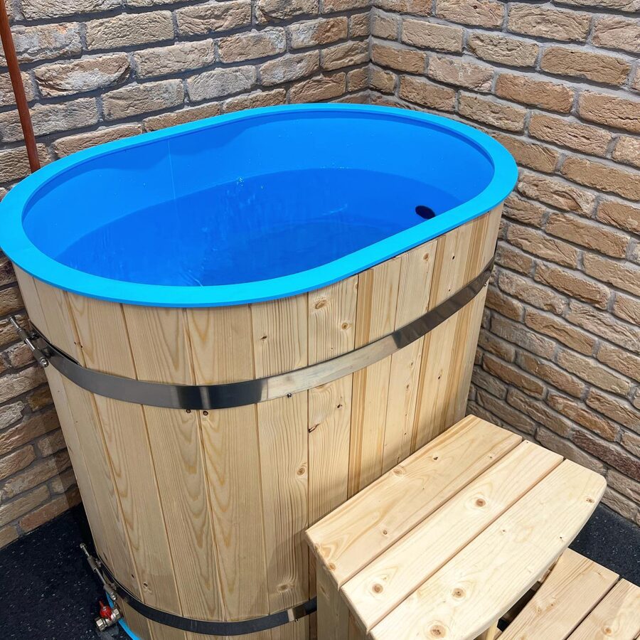 Oval cold plunge tub / bath for cold water therapy