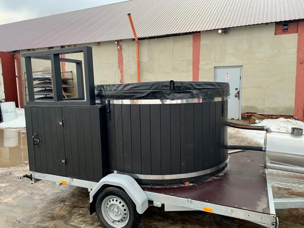  FIBERGLASS HOT TUB WITH OUTDOOR OVEN with side ladder